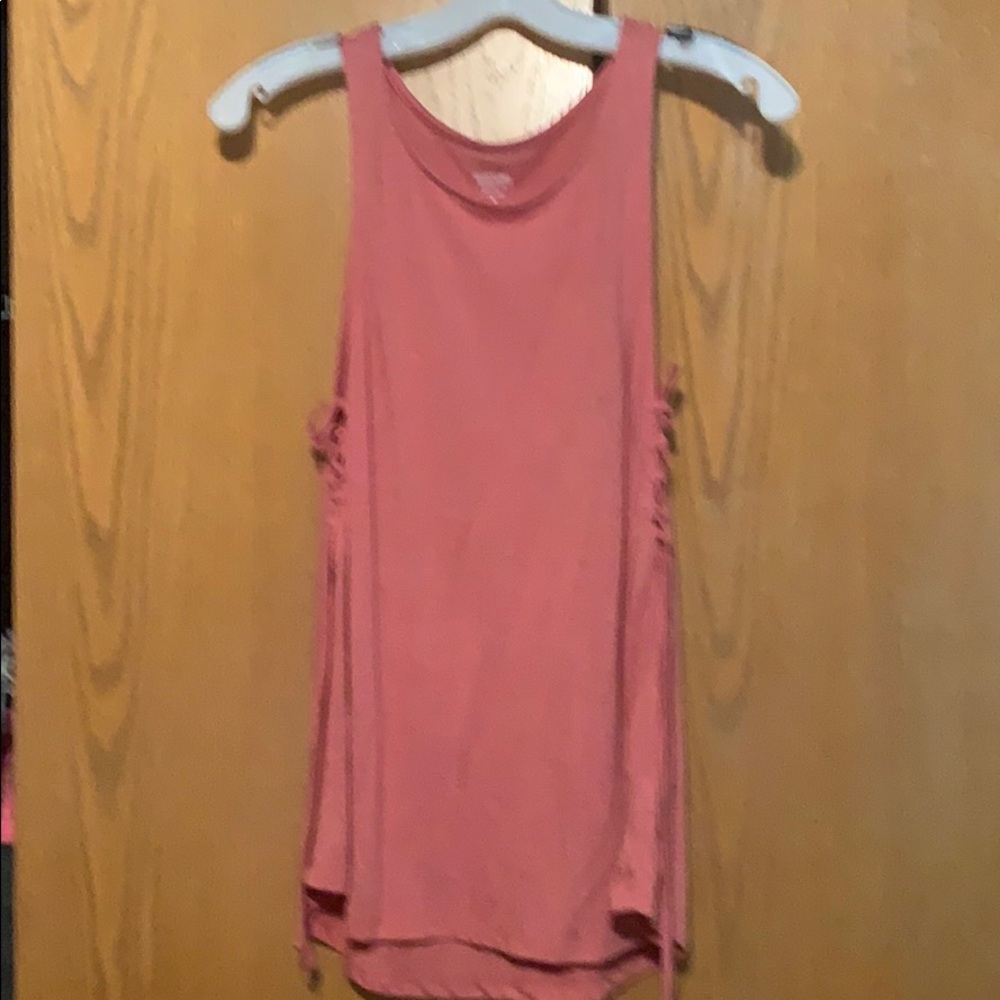 Cute side tie tank top!